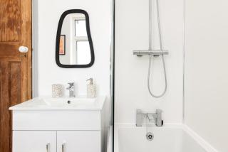 Large & Stylish-3Bed-Sleeps 6-By FabAccommodation - Bristol - 4