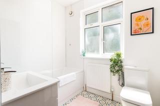 Large & Stylish-3Bed-Sleeps 6-By FabAccommodation - Bristol - 6