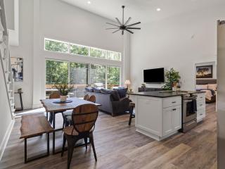 Dirt Merchant Chalet Trail Access Hot Tub on Back 40 Trail - 5