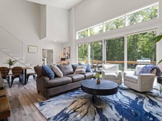 Dirt Merchant Chalet Trail Access Hot Tub on Back 40 Trail - 0