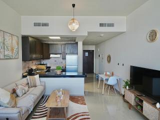 Ayla-Sea View Studio Free Parking , pool & GYM - Abu Dhabi - 1