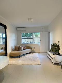 One bedroom steps from the city - Perth - 2