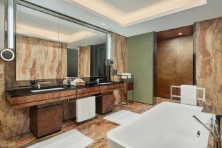 Hilton Guangzhou Tianhe - Free Shuttle Bus and Registration Counter Available during Canton Fair Period - Canton - 3