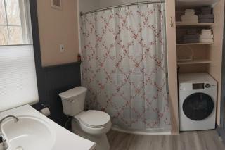 Charming, updated , 3 bedroom farmhouse farm stay - Williamsburg - 2