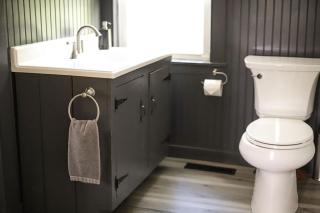 Charming, updated , 3 bedroom farmhouse farm stay - Williamsburg - 1