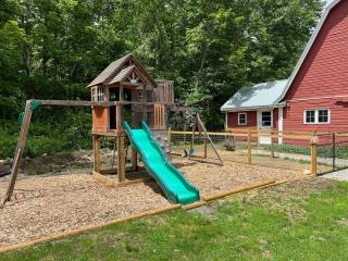 Charming, updated , 3 bedroom farmhouse farm stay - Williamsburg - 9