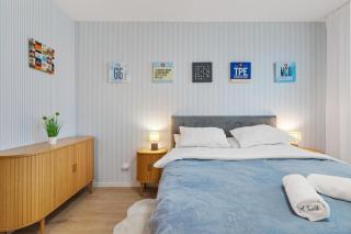 AH Airport PAN AM Free Parking AC - 8