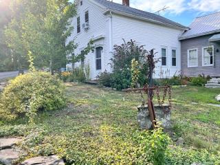 Charming, updated , 3 bedroom farmhouse farm stay - Williamsburg - 0