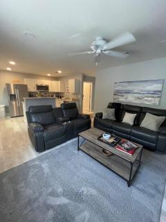 Charming 2 Bedroom, 1 Bath Duplex Just Blocks from the Beautiful Beachfront - Biloxi - 0