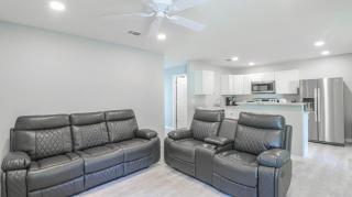 Cozy 2BR/1BA Duplex Just Blocks from Downtown Biloxi, Beaches and Entertainment - Biloxi - 0