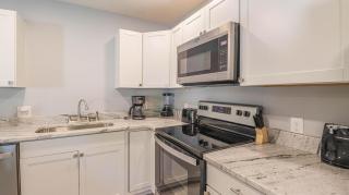 Cozy 2BR/1BA Duplex Just Blocks from Downtown Biloxi, Beaches and Entertainment - Biloxi - 8