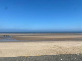 2 Bedrooms 6 Berth lovely caravan on Lydo Beech - Prestatyn - 9