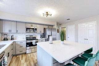 Newly Upgraded 4BR 2.5BA family- friendly home - 6