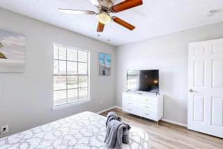 Newly Upgraded 4BR 2.5BA family- friendly home - 1