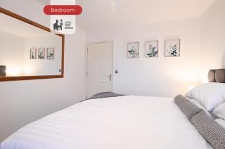 Two Bedroom Flat By Littlepiggyrentals Short Lets & Serviced Accommodation Cranfield With Balcony & Fast Wi-Fi - Cranfield - 1
