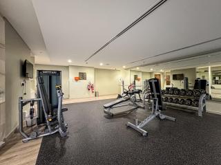 Modern 1 Bed with Burj View From Balcony & Pool and Gym Access - 3