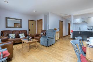 Holly Cottage - - 0