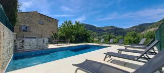 Le Mas des Fontettes, gite 14 personnes, piscine chauffée, propriété 5ha, barbecue - Sahune - 4