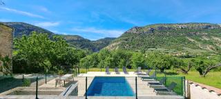 Le Mas des Fontettes, gite 14 personnes, piscine chauffée, propriété 5ha, barbecue - Sahune - 0