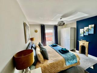 Cathedral Quarter House with free Secure Driveway Parking for 2 Cars - Lincoln - 1