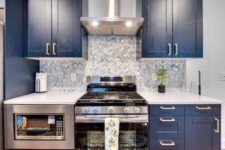 Deck Central Indy Retreat in Walkable Location! - Indianapolis - 3