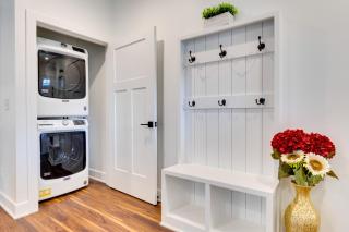 Deck Central Indy Retreat in Walkable Location! - Indianapolis - 1