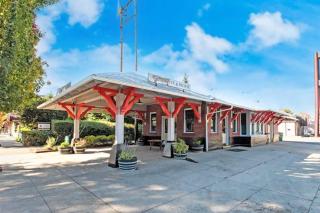 Rooftop Studio - McMinnville - 8