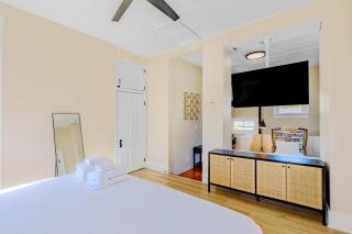 Aerie Loft: Cozy 1-Bedroom Retreat in Biloxi, Perfect for Couples! - Biloxi - 4