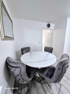 Robinhuts Views Apartments - Londra - 7