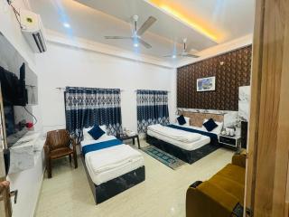 Shri Radhe Radhe Guest House In-front of Ram Janam Bhumi Main Gate Opposite 200 Meter Fully AC All Rooms - Ayodhya - 9