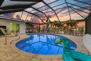 Stylish Getaway , Heated Pool, Kayaks, Tiki Hut and Sunsets - Pearo Paradise Resort - Roelens - Cape Coral - 9