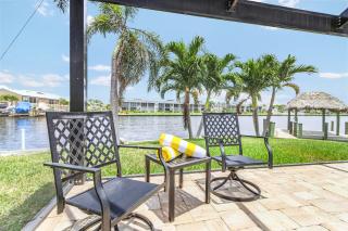 Stylish Getaway , Heated Pool, Kayaks, Tiki Hut and Sunsets - Pearo Paradise Resort - Roelens - 1
