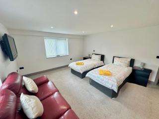 Silvercopse a 4 bed spacious home - 3