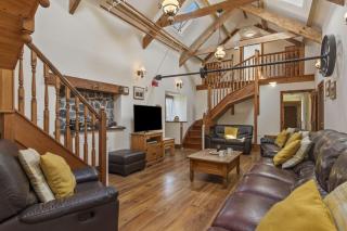 The Mill and Stable - a large accessible barn sleepign 10 guests close to Laugharne - Laugharne - 1