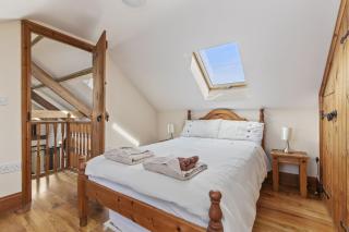 The Mill and Stable - a large accessible barn sleepign 10 guests close to Laugharne - Laugharne - 5