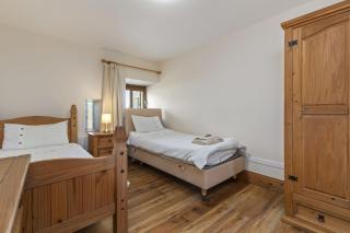 The Mill and Stable - a large accessible barn sleepign 10 guests close to Laugharne - Laugharne - 3