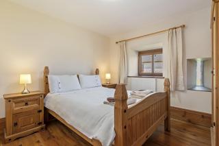 The Mill and Stable - a large accessible barn sleepign 10 guests close to Laugharne - Laugharne - 7