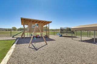 10 Mi to Aztec Ruins Family Home with Large Yard! - Aztec - 9