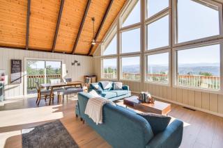Deck and Views Scenic Yosemite Lakes Retreat - Coarsegold - 0