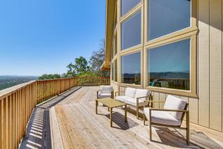 Deck and Views Scenic Yosemite Lakes Retreat - Coarsegold - 8