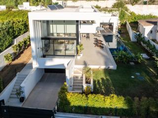 Villa Elviria - Private Swimming Pool - Marbella - 9