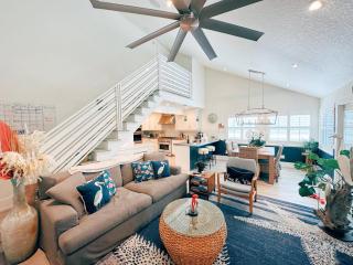 LaLa`s Beach Retreat - 4/3, 1 MIN to the beach! - New Smyrna Beach - 0