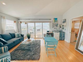 LaLa`s Beach Retreat - 4/3, 1 MIN to the beach! - New Smyrna Beach - 5