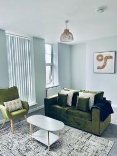 Luxury Flats Near Rochester Castle, Strood - Medway - Wainscot - 4