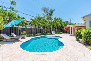 Palm Beach Retreat Salt Pool I Outdoor Dine & BBQ - 9