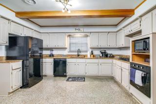 Walk to Graceland Spacious Memphis Home! - Memphis - 9