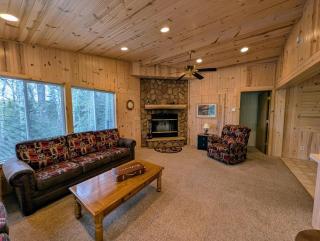 Rustic Fawn Cabin in Boulder Junction WI - Sayner - 4