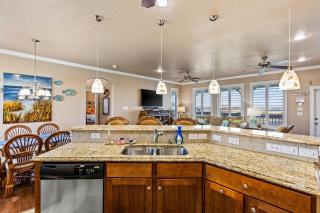 Steps to Bermuda Beach, Gulf Views, 2 King Suites - Galveston - 0