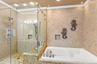Steps to Bermuda Beach, Gulf Views, 2 King Suites - Galveston - 9