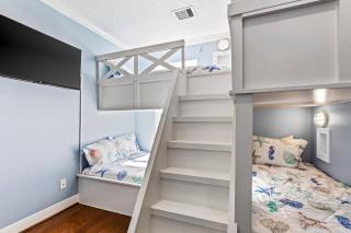 Steps to Bermuda Beach, Gulf Views, 2 King Suites - Galveston - 1